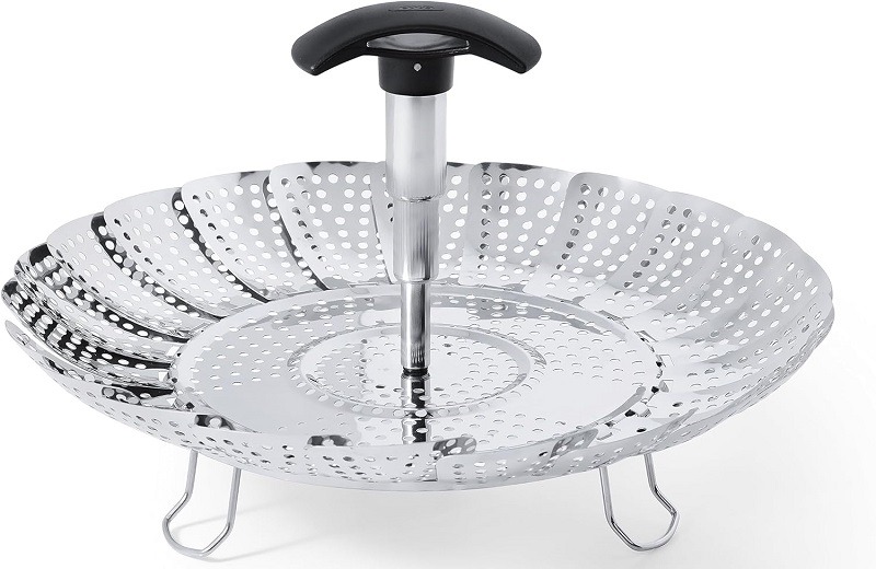 OXO -Gracias a la cesta plegable, puedes convertir fácilmente cualquier olla en una vaporera