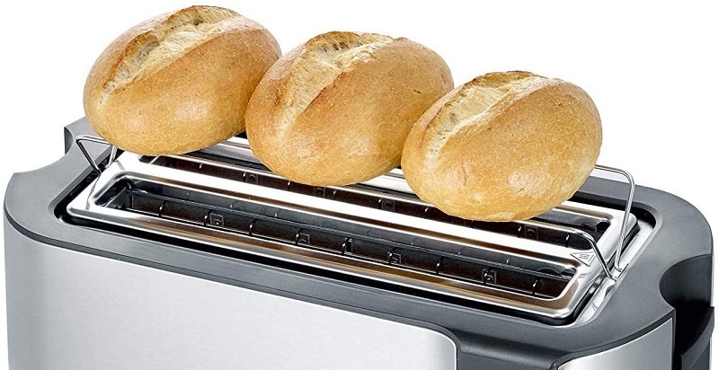 Tostadora 2 ranuras largas Severin 2590 con 3 panecillos tostandose