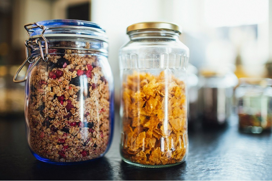 Haz tu propio muesli. Frascos herméticos con muesli preparado